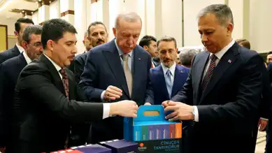 Erdoğan, Külliye Kitap Fuarını Gezdi